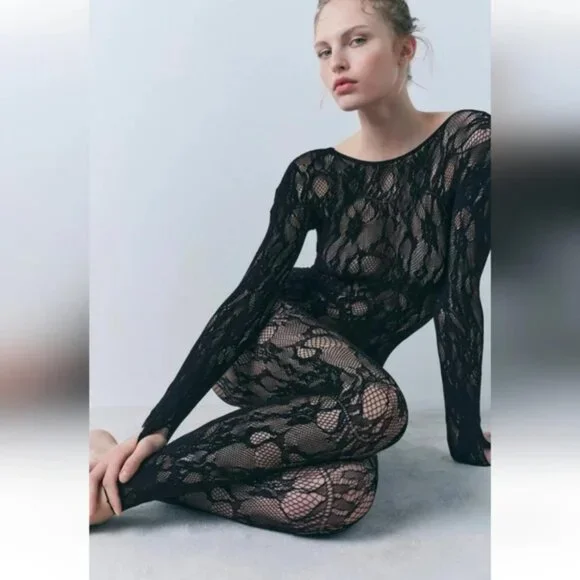 SEAMLESS LACE JUMPSUIT